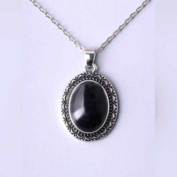 Gothic Black Oval Necklace - Picture 1 of 1